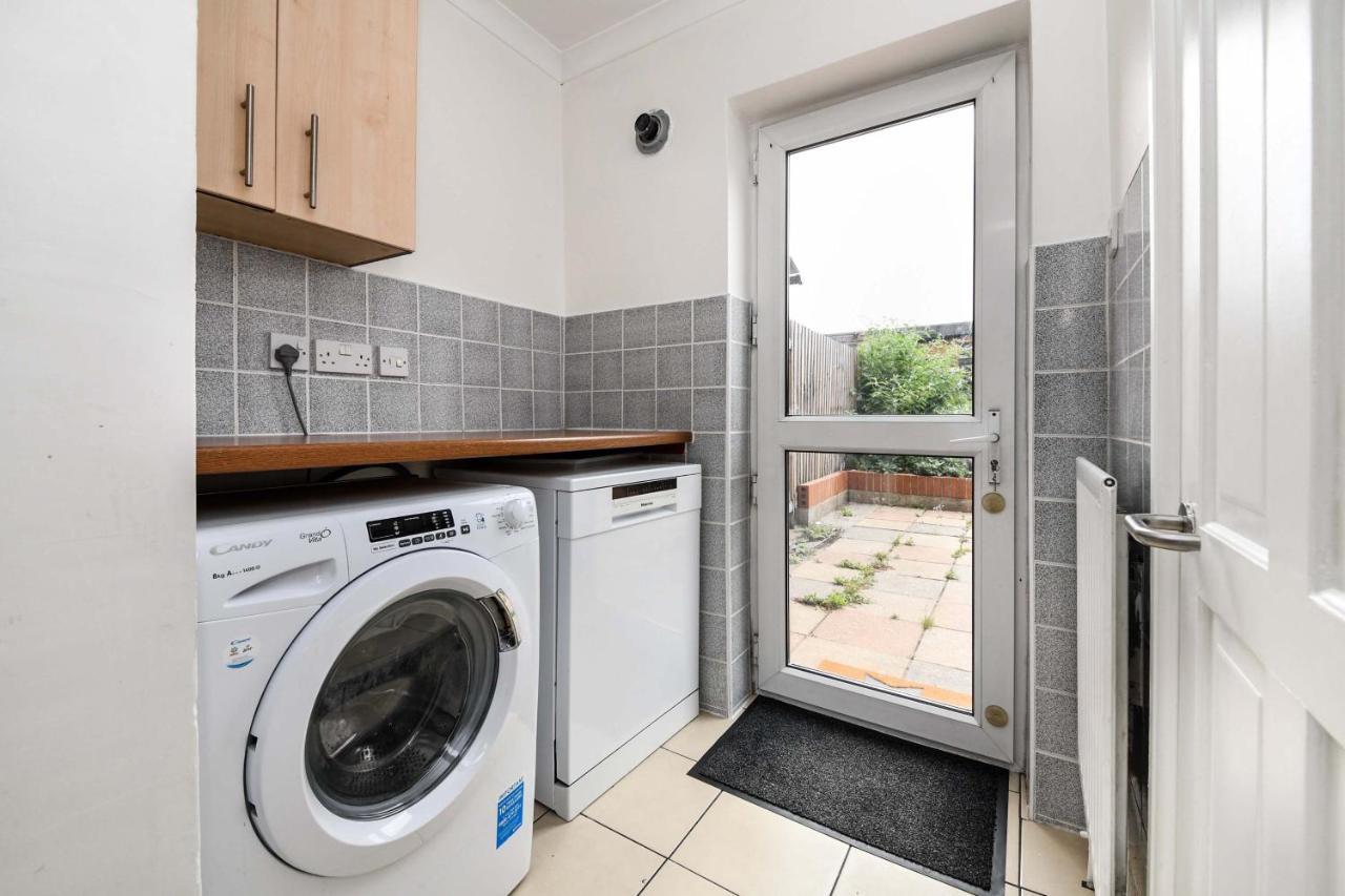 The White Rose Crown, Free Parking & Wifi, 10Beds Villa Colchester Dış mekan fotoğraf