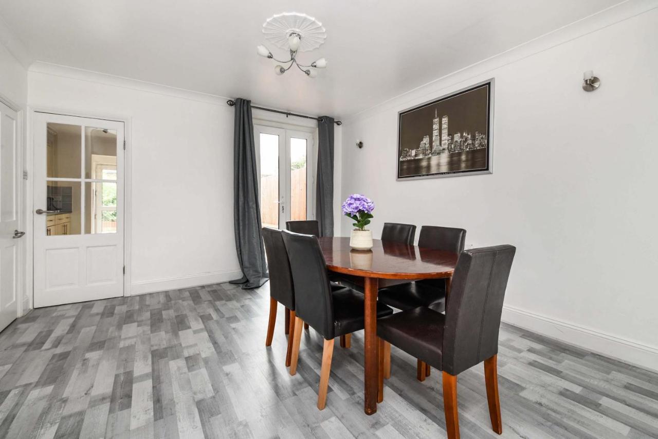 The White Rose Crown, Free Parking & Wifi, 10Beds Villa Colchester Dış mekan fotoğraf